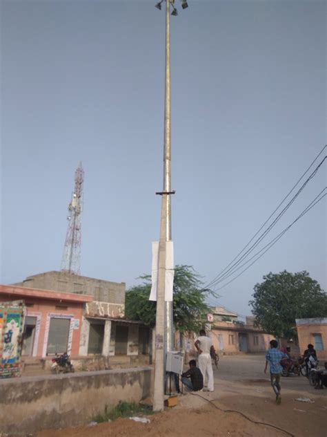 White Galvanized Iron 12 Meter High Mast Lighting Pole For Outdoor In