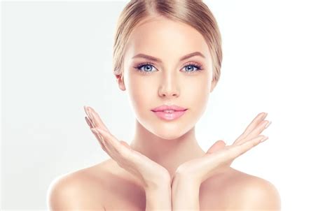 Обои blue eyes model beauty blonde hands на телефон и рабочий стол раздел девушки