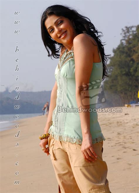 Tamil Actress Gallery Boomika Sillunu Oru Kadhal Badhri Roja Koottam Boomila Hot Images Gallery