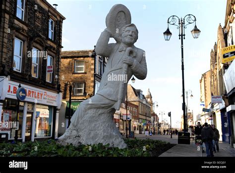 Ernie Wise statue unveiled Stock Photo - Alamy