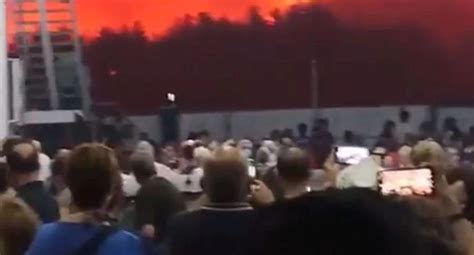 Greece On Fire: The Video Of A Dramatic Evacuation As Fire Approaches ...