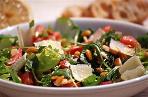 Salade De Roquette Aux Pignons Et Parmesan Walnut Salad Healthy