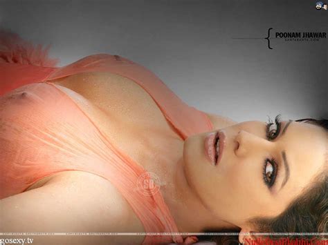 BollyWood Nude Pics Karishma Kapoor Nipple Showing