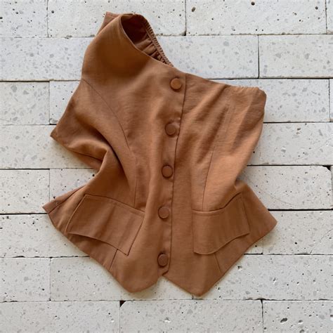 CONJUNTO BLUSA UM OMBRO SÓ E SHORT LUXO NUDE Dondoca Moda Feminina