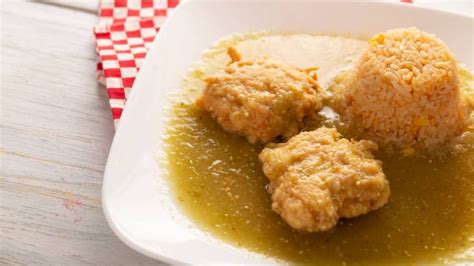 Así Puedes Cocinar Unas Tortitas De Pollo En Salsa Verde Para La Hora