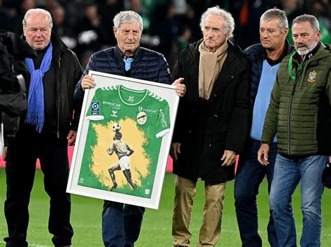 ASSE Hommage à Salif Keita Roland Mitoraj Tu as de beaux mollets