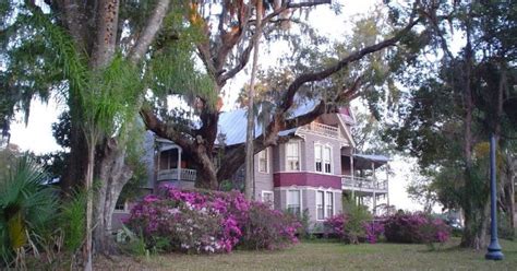 A Walking Tour Through Brooksville's History