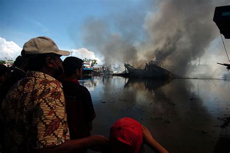 Belasan Kapal Nelayan Hangus Terbakar Di Tegal Begini Kondisinya