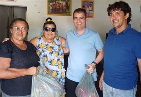 Soliney Filho faz ação social entrega de cestas básicas e peixes em