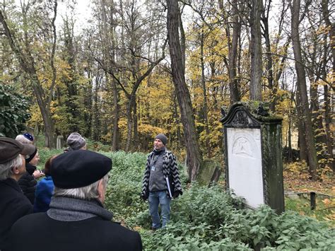 12 11 2021 Führung über den jüdischen Friedhof in Fürth Karl Bröger