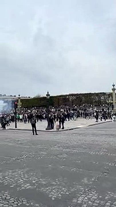 A Quelques Heures Du Match De Ligue Des Champions Contre Le Psg Des Supporters Du Maccabi Haïfa