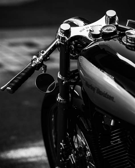 Deus Ex Machina кафе рейсер Harley Davidson Sportster Cafe Racer