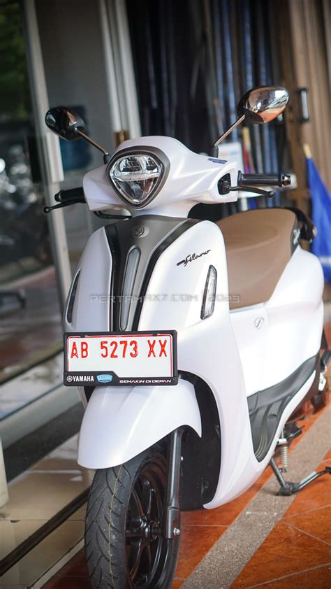 Suspensi Depan 2023 Yamaha Grand Filano 125 Hybrid Connected LUX Pearl