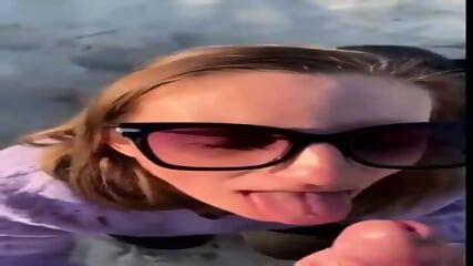 Magnifique Blonde Qui Suce En Exterieur