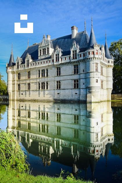 A large building with a moat photo – Free France Image on Unsplash