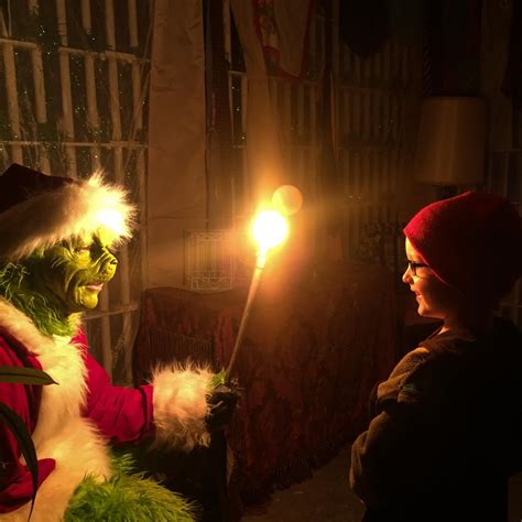 {The Grinch's Lair // 2022} - HALL AROUND TEXAS