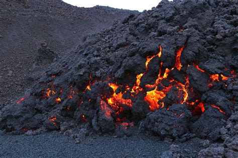 AA Lava | Aa lava front - Glowing molten volcanic rock of ...