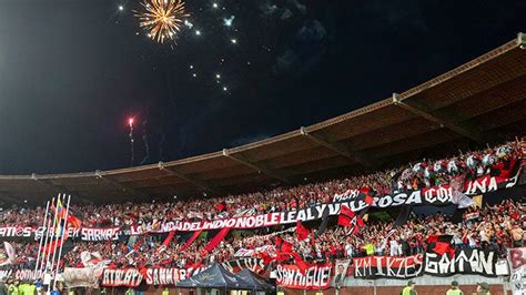 Hinchas De C Cuta Se Metieron A La Cancha Del General Santander Radio