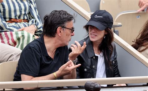 Photo Charlotte Gainsbourg Son Compagnon Yvan Attal Dans Les