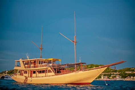 Komodo Liveaboard D N Komodo Tour Package Info Tour Komodo