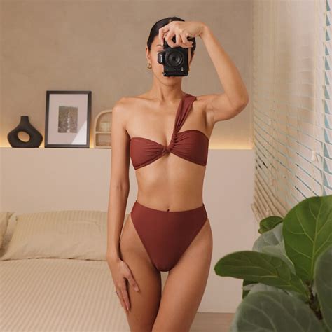 Hot Sexy SaRaha Bikini Pics