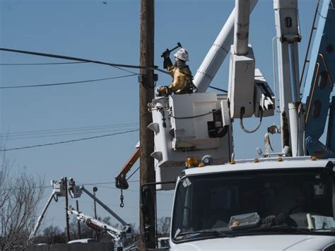 Texas Wildfire Has Damaged as Many as 500 Structures So Far, Governor Says