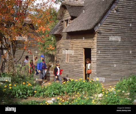 Pilgrim house in 1627 English Village, Plimoth Plantation, Plymouth ...