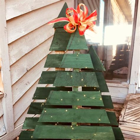 Diy Pallet Christmas Tree Ideas We Tried It Involvery