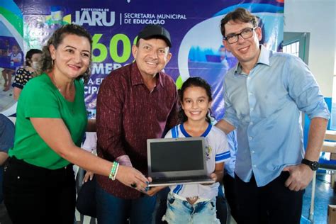 Jaru Prefeitura Realiza Entrega De Chromebooks Para Alunos De