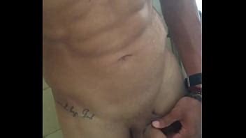 Coup De Poing Dans Le Bain XVIDEOS