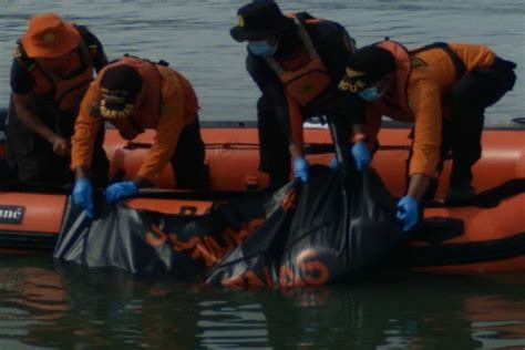 Tim Sar Temukan Nelayan Hilang Di Perairan Kasilampe Kendari Meninggal