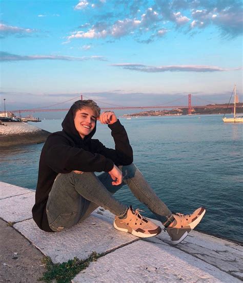 Hot boy Brazil 4 3 triệu follower tiết lộ ảnh hồi 9 tuổi Đừng chê ai xấu khi họ vẫn chưa dậy