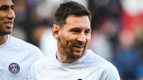 Watch Lionel Messi Receives Guard Of Honour On Psg Return