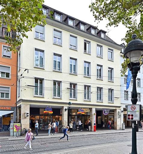 An Freiburgs bekanntester Straße gab es Galanteriewaren und Gardinen