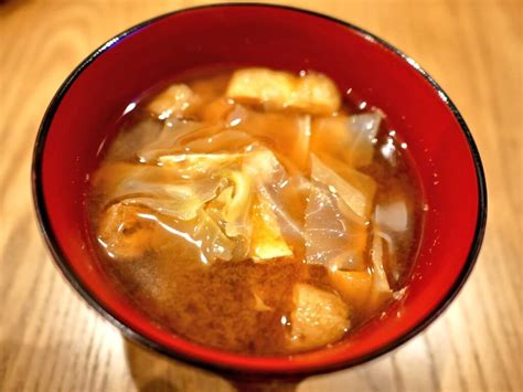 キャベツと油揚げの味噌汁のレシピ Tocos Kitchen トコズキッチン