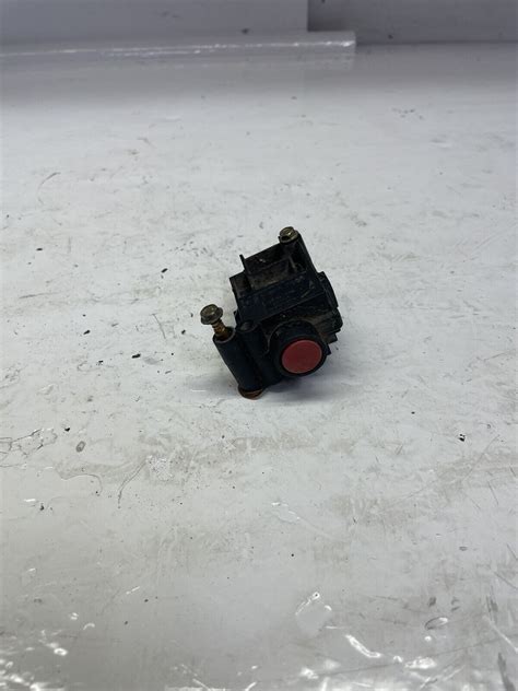 90 93 Ford Mustang Fuel Inertia Cutoff Switch Gas Sensor Gas Relay