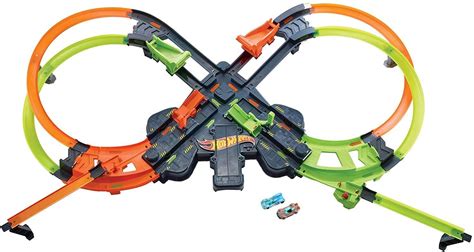 Amazon.com: Hot Wheels Colossal Crash Track Set, Figure 8 Track Set ...