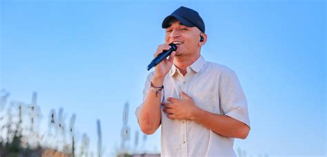 João Gomes interpreta canções de Mallu Magalhães e outras em um álbum