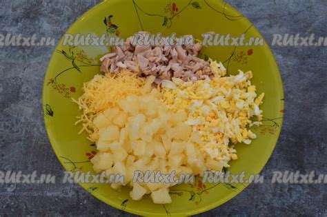 Тарталетки с ананасом, курицей и грецкими орехами: 9 фото в рецепте