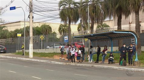 Polícia Identifica Três Suspeitos Da Morte De Jovem Em Parada De ônibus