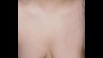 Une Belle Fille Asiatique M Aide Me Sentir L Aise Avec Son Corps Nu Xvideos