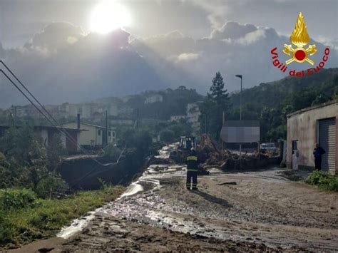 Emergenza Maltempo In Calabria Oltre Interventi Dei Vigili Del