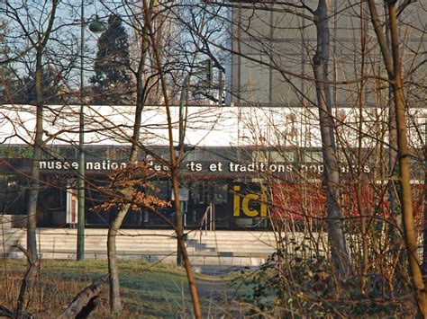 L entrée de l ancien musée national des arts et traditions populaires