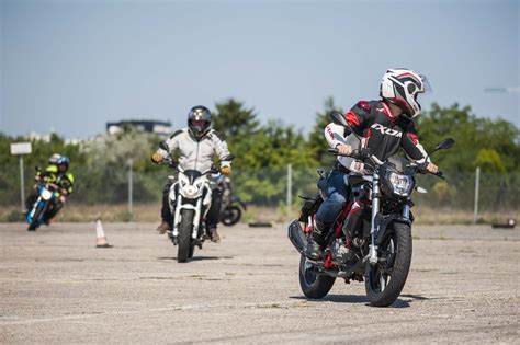 Wielki test klasy 125 38 motocykli i 15 testerów w jednym miejscu i