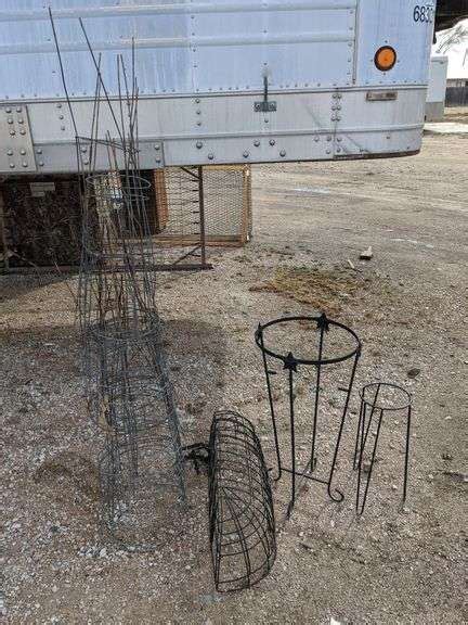 S PLANT STANDS PLANTER BASKETS TOMATO CAGES Isabell Auction