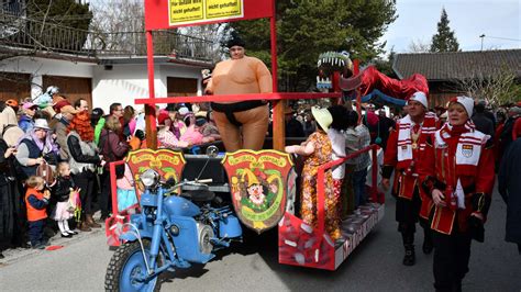 Flintsbach a Inn Größter Faschingszug des Inntals in Flintsbach