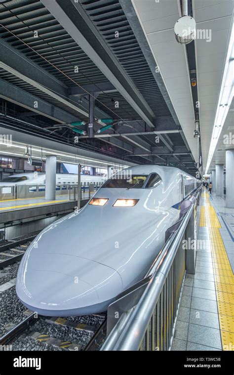 High speed trains in station, Tokyo, Japan Stock Photo - Alamy