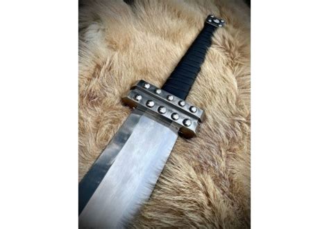 Купить меч из аниме "Берсерк" с кованым клинком из стали 65Г