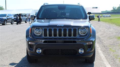 The 2019 Jeep Renegade gets refreshed inside and out - CNET