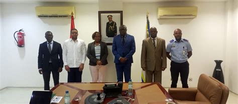 DIRECTOR GERAL DO SME RECEBE EM AUDIÊNCIA EMBAIXADORA DE ANGOLA EM CUBA